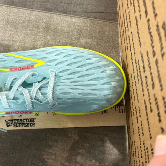 NEW Brooks ELMN8 7 Running Cleats - Picture 12 of 12